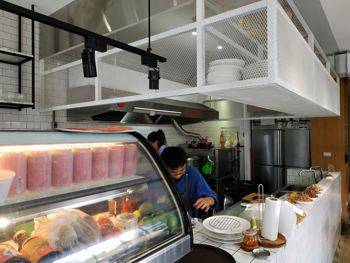 [食記] 臺中市 南區 恆日1989 — 北歐風空間 v.s. 潑墨紋中式餐點，一點都不違和