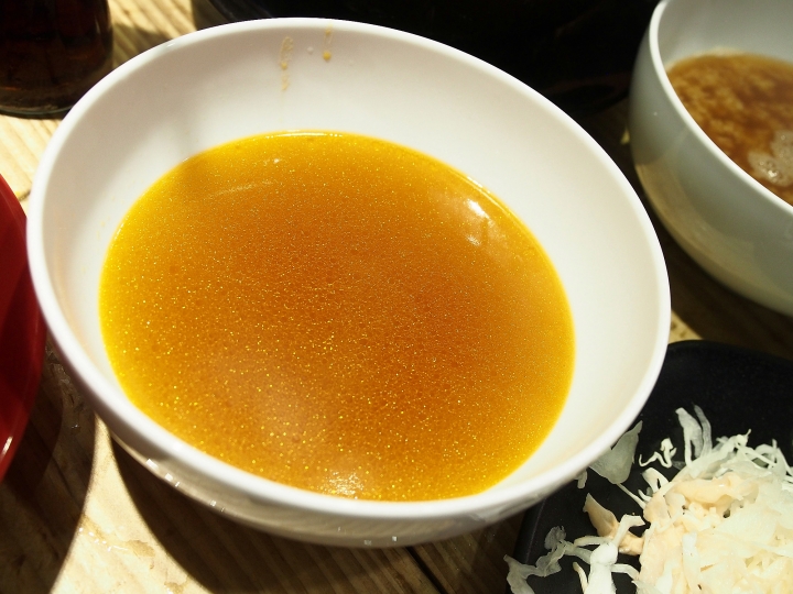 [食記] 臺北市 內湖區 武藤拉麵 － 外觀不起眼的店面，但有蝦味濃郁的美味拉麵
