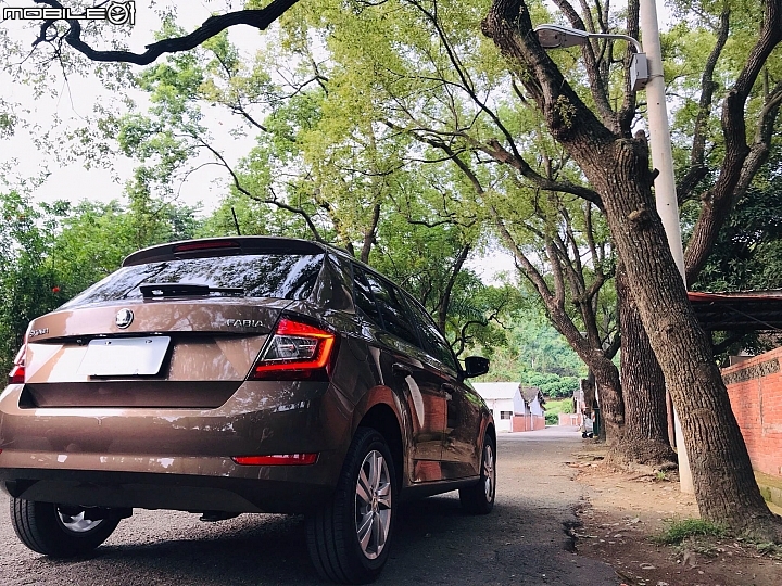 點我看大圖 Skoda Fabia 1.0TSI 19年式小改開箱