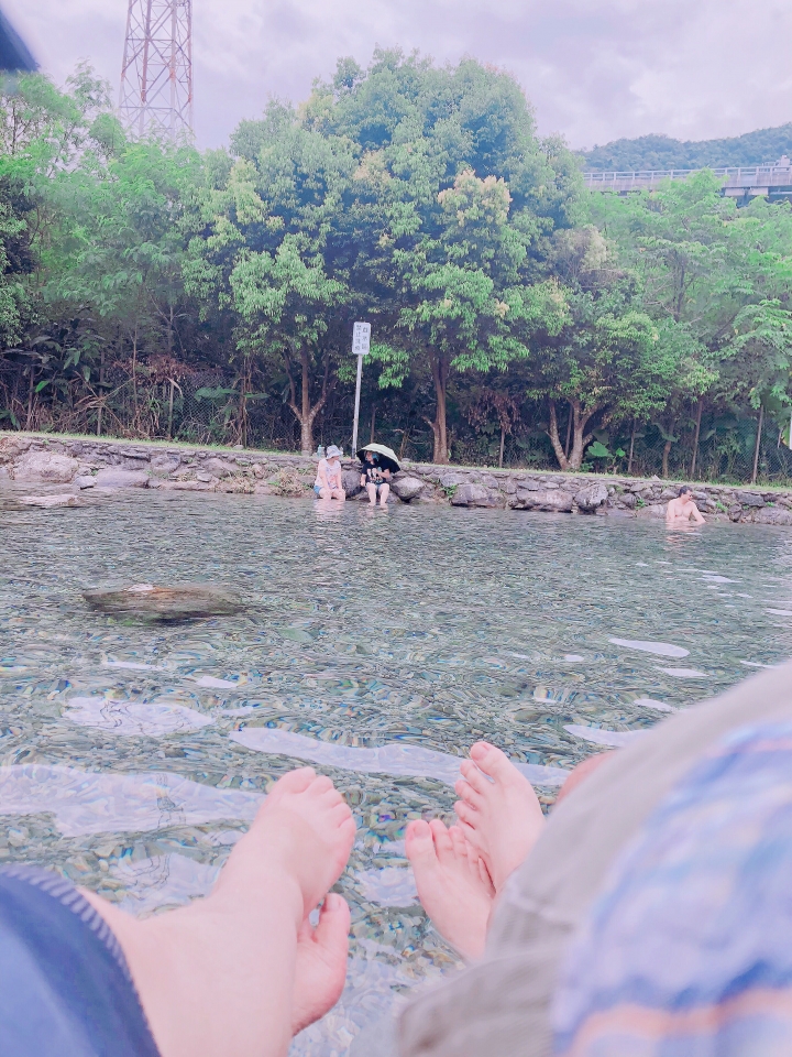 台北太熱了⋯衝來➡️東岳湧泉(野溪)避暑一下。