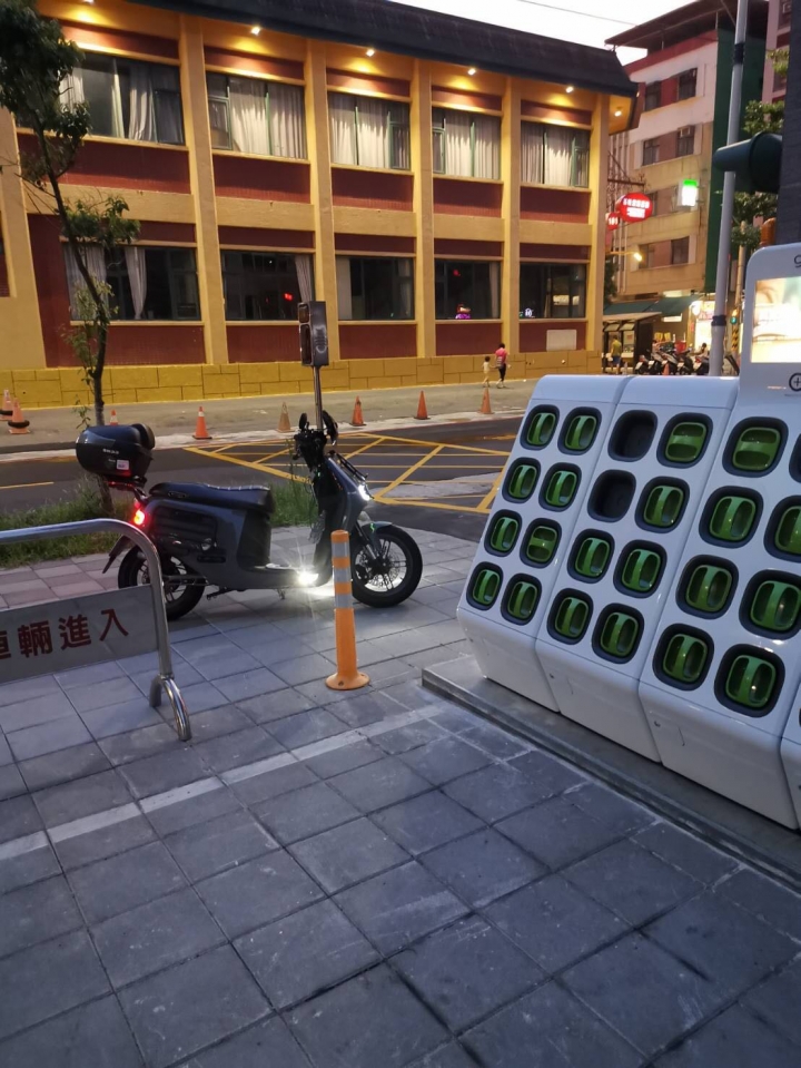 用gogoro挑戰24耐四極點環島