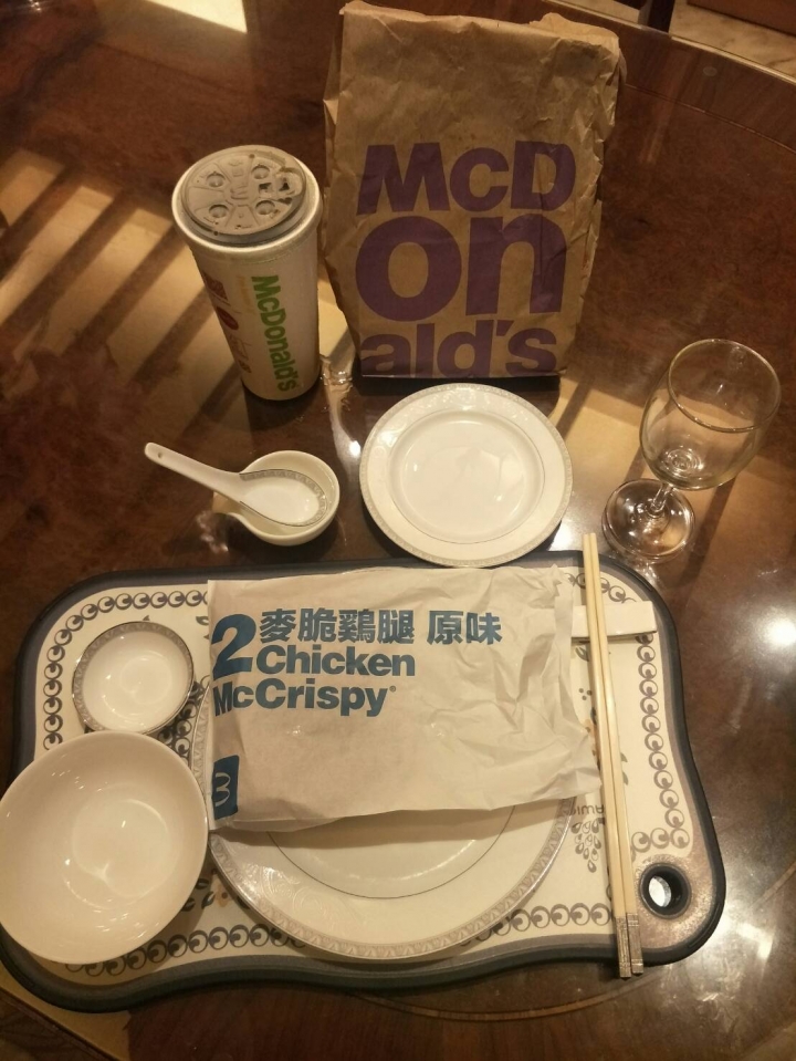 如何在WEEKEND一個人靜靜裝逼-小資族的麥脆雞奢華晚餐(不專業ASMR)