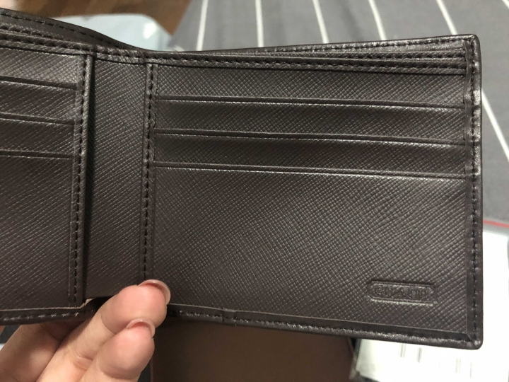 請問有人會看Coach包真假的嗎？