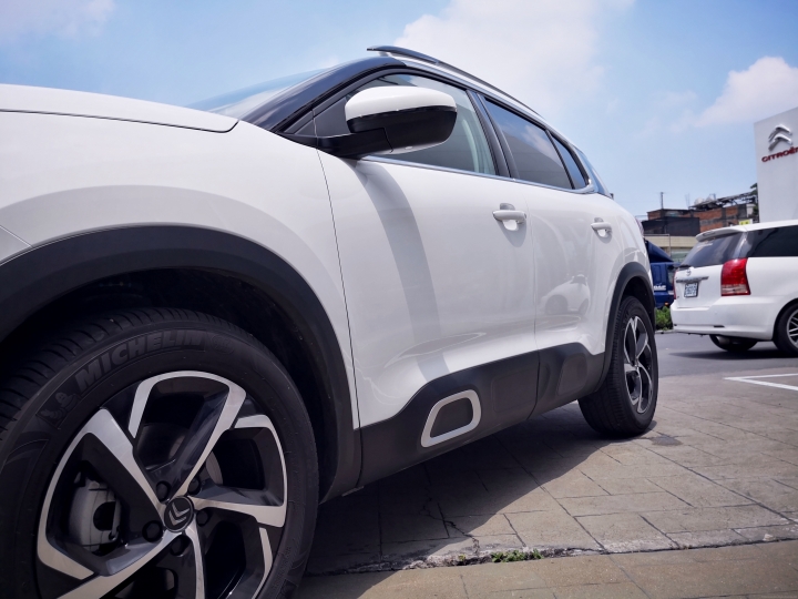 親自來體驗白色Citroen C5 Aircross