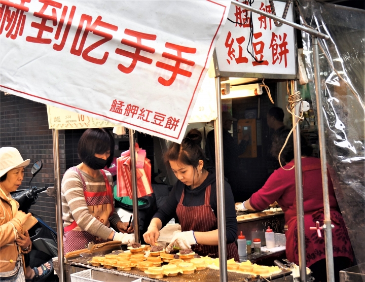 〔美食新語〕艋舺夜市10元美食傳奇