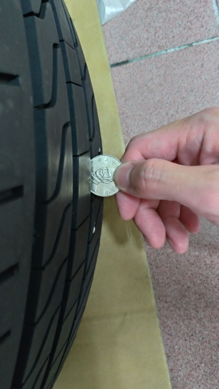 請問哪裡有收購米其林 R215/50/R17 中古胎