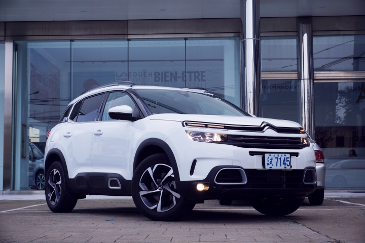 親自來體驗白色Citroen C5 Aircross