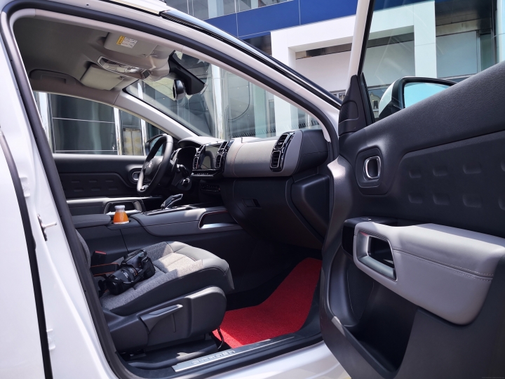 親自來體驗白色Citroen C5 Aircross