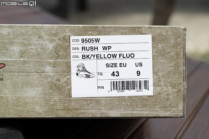 TCX RUSH WATERPROOF 防水車靴開箱 披著賽車鞋外觀的重機靴