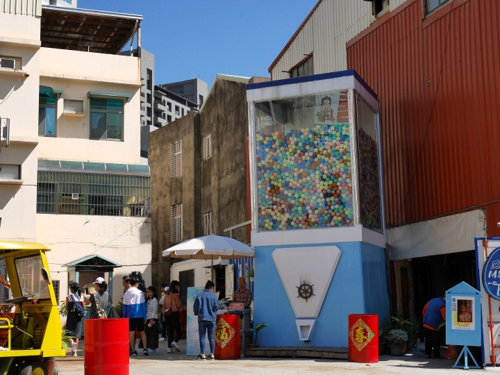 臺南市 中西區 巨型扭蛋機貨櫃市集 — 童心未泯的回憶