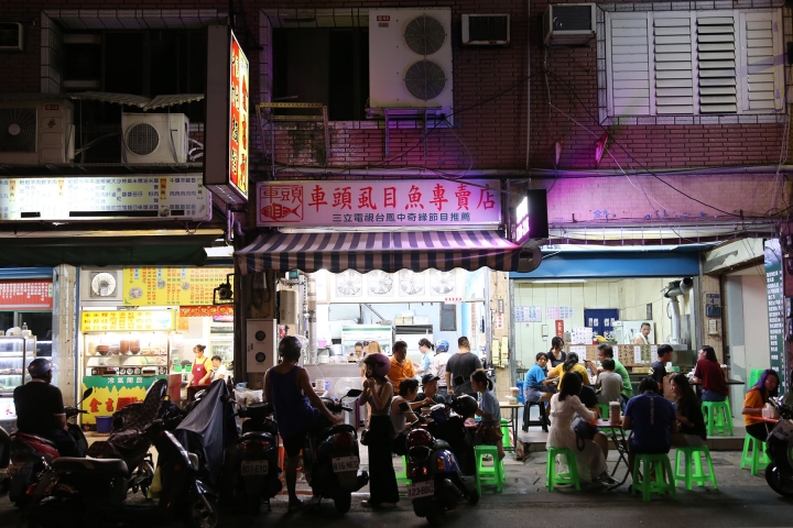 馬車環島[ 7 ] 台東市--鐵花村 [ 8 ] 台東市--花蓮海或市集
