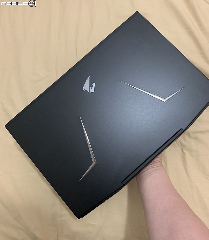 開箱 AORUS 15 - RTX2060 戰鬥遊戲電競筆電