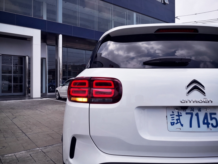 親自來體驗白色Citroen C5 Aircross