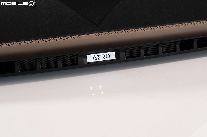 GIGABYTE New AERO 15 OLED 外型小改再出發！