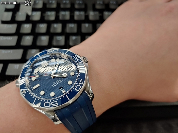 [開箱] Omega Seamaster Diver 300M 藍面藍膠帶