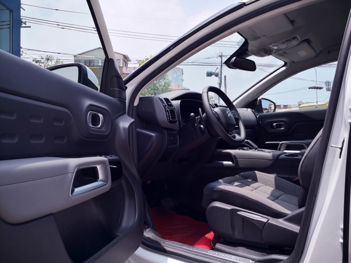 親自來體驗白色Citroen C5 Aircross