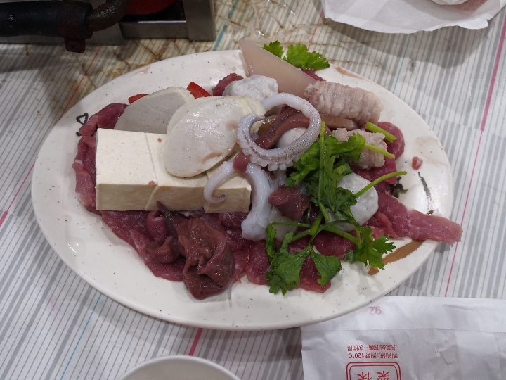 [食記] 臺南市 中西區 富香沙茶爐 — 南臺灣沙茶爐，傳統的火鍋吃法
