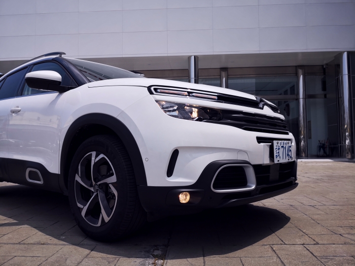親自來體驗白色Citroen C5 Aircross