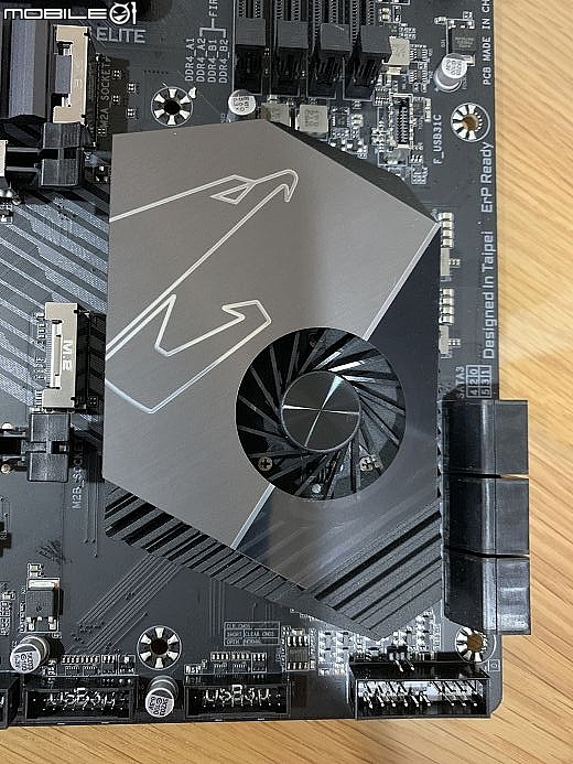 平價香香 G 技嘉AORUS X570 ELITE + R5 3600 開箱