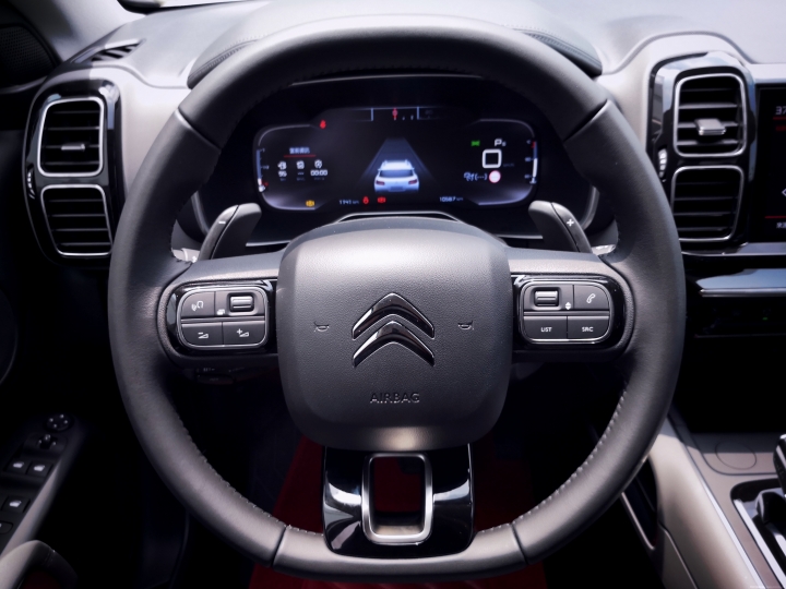 親自來體驗白色Citroen C5 Aircross