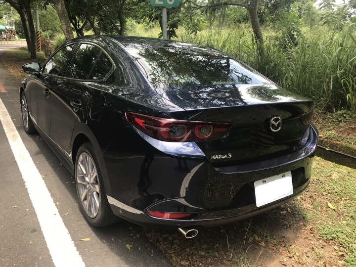 [開箱] Mazda 3 2020年式 4D旗艦 星燦藍