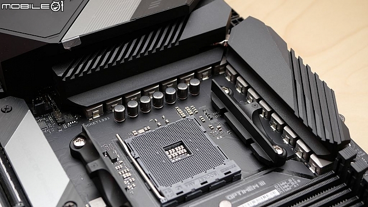 7/7 7nm AMD 新平台 ROG Hero 再次進化 CROSSHAIR VIII Hero WiFi 開箱