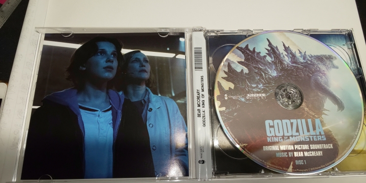 終於買到哥吉拉2的原聲帶了