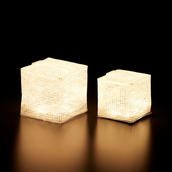 為黑夜帶來陽光。可以利用太陽能充電的劃時代太陽能電燈「CARRY THE SUN」