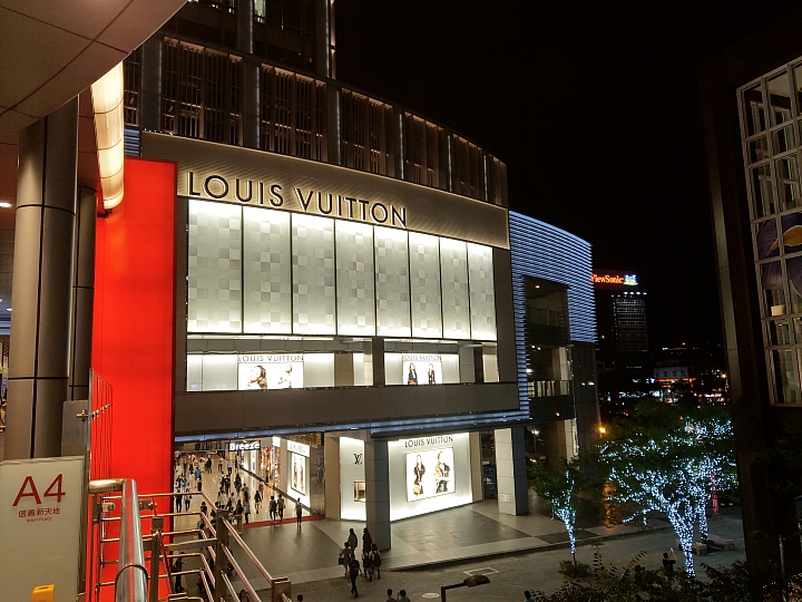 【分享】U12+夜間拍攝:信義商圈建築光影