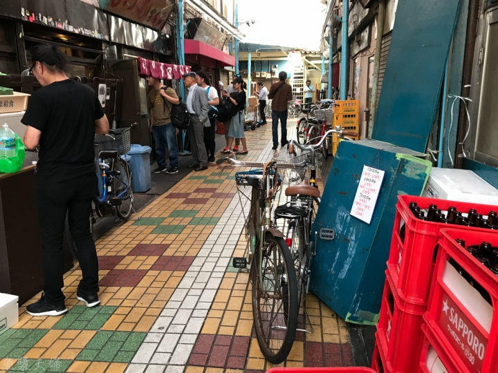 【美食。食記】東京 立石 葛飾區 目前日本第一的60年立食壽司 榮壽司 栄寿司 午餐 晚餐 握壽司 生魚片 推薦 菜單 價位 必吃