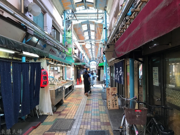 【美食。食記】東京 立石 葛飾區 目前日本第一的60年立食壽司 榮壽司 栄寿司 午餐 晚餐 握壽司 生魚片 推薦 菜單 價位 必吃