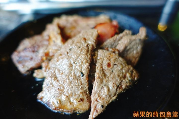 [食記] 台北中山 - 醬太郎日式燒肉 來場肉肉瘋狂燒烤 哈根達士 啤酒吃到飽 多樣美味自助吧 韓式辣雞腿年糕 滷牛肉 台北美食
