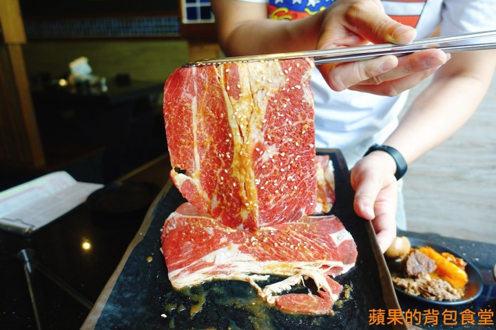 [食記] 台北中山 - 醬太郎日式燒肉 來場肉肉瘋狂燒烤 哈根達士 啤酒吃到飽 多樣美味自助吧 韓式辣雞腿年糕 滷牛肉 台北美食