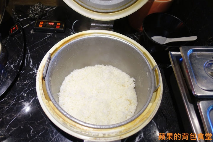 [食記] 台北中山 - 醬太郎日式燒肉 來場肉肉瘋狂燒烤 哈根達士 啤酒吃到飽 多樣美味自助吧 韓式辣雞腿年糕 滷牛肉 台北美食