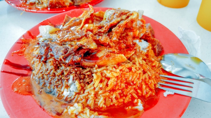【新加坡Ep12】在理髮店裡吃剪刀剪的咖哩飯？新加坡在地人的特色排隊必吃美食推薦！｜美芝律剪刀剪咖喱飯｜花拉公園｜Farrer Park ｜Singapore｜旅行，路上。
