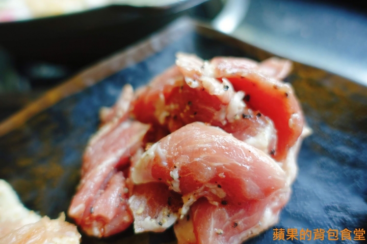 [食記] 台北中山 - 醬太郎日式燒肉 來場肉肉瘋狂燒烤 哈根達士 啤酒吃到飽 多樣美味自助吧 韓式辣雞腿年糕 滷牛肉 台北美食