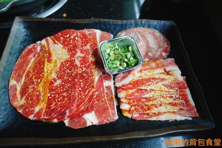 [食記] 台北中山 - 醬太郎日式燒肉 來場肉肉瘋狂燒烤 哈根達士 啤酒吃到飽 多樣美味自助吧 韓式辣雞腿年糕 滷牛肉 台北美食