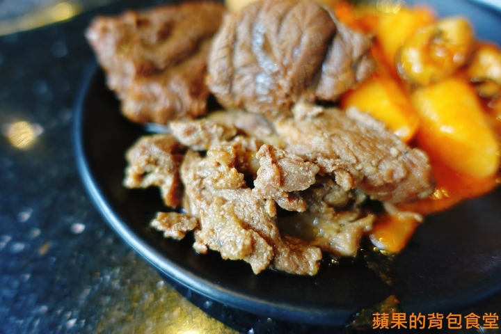 [食記] 台北中山 - 醬太郎日式燒肉 來場肉肉瘋狂燒烤 哈根達士 啤酒吃到飽 多樣美味自助吧 韓式辣雞腿年糕 滷牛肉 台北美食