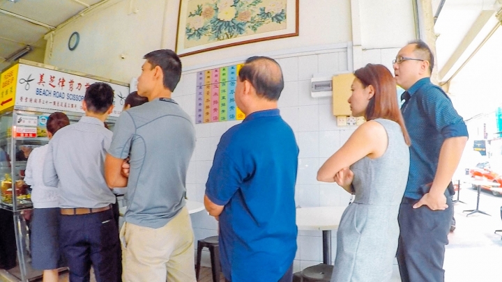【新加坡Ep12】在理髮店裡吃剪刀剪的咖哩飯？新加坡在地人的特色排隊必吃美食推薦！｜美芝律剪刀剪咖喱飯｜花拉公園｜Farrer Park ｜Singapore｜旅行，路上。