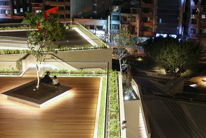 南風微涼，夜訪《臺南市美術館.二館》