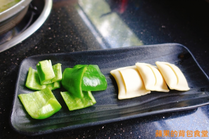 [食記] 台北中山 - 醬太郎日式燒肉 來場肉肉瘋狂燒烤 哈根達士 啤酒吃到飽 多樣美味自助吧 韓式辣雞腿年糕 滷牛肉 台北美食