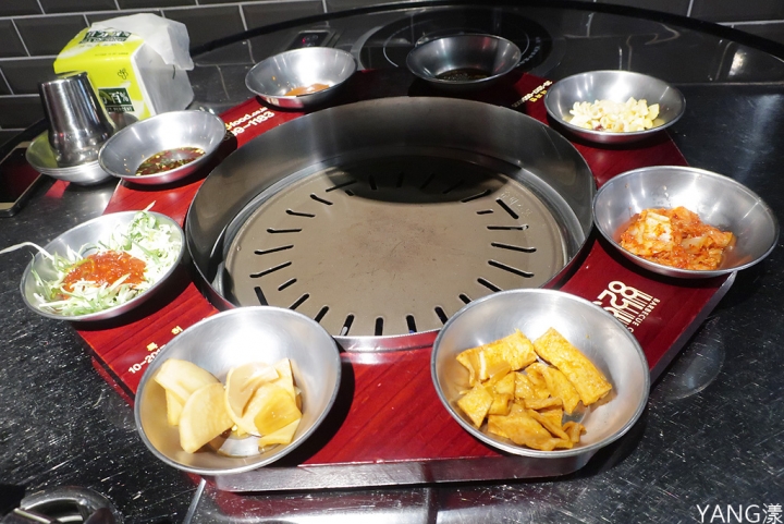 【東區】8292烤肉,東區韓式烤肉名店,不只肉好吃,副餐也不能錯過