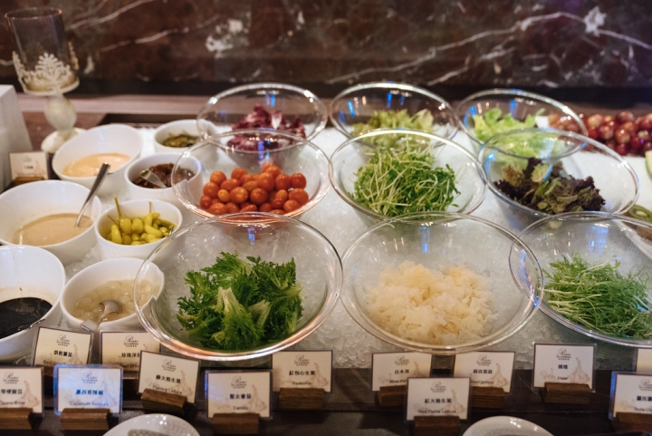 [台中西屯] 之前出差常帶老外客人來吃牛排，最近剛改為Semi Buffet形式的裕元映景觀餐廳