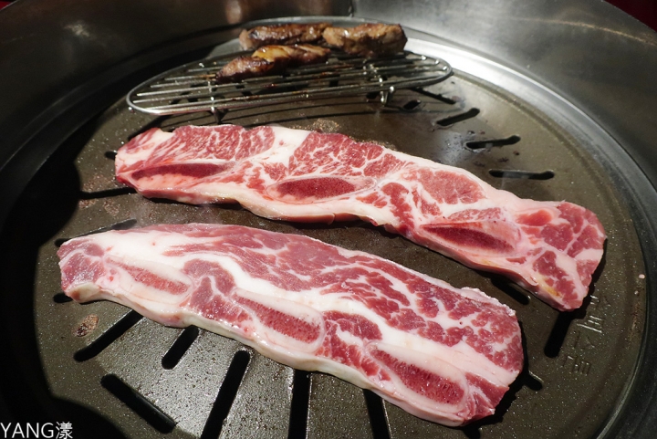 【東區】8292烤肉,東區韓式烤肉名店,不只肉好吃,副餐也不能錯過