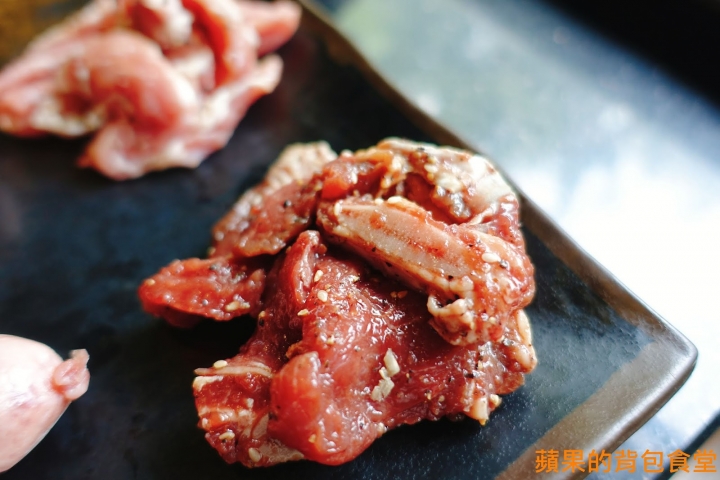 [食記] 台北中山 - 醬太郎日式燒肉 來場肉肉瘋狂燒烤 哈根達士 啤酒吃到飽 多樣美味自助吧 韓式辣雞腿年糕 滷牛肉 台北美食