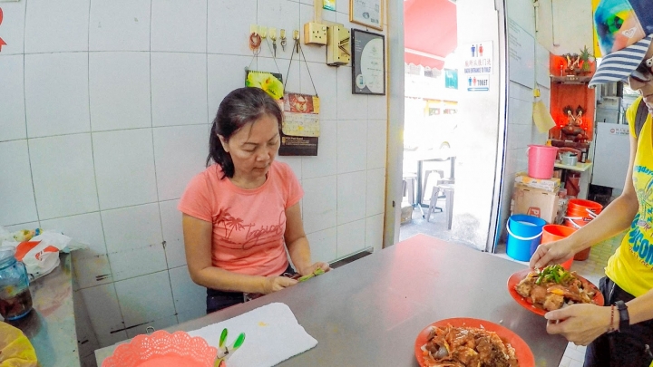 【新加坡Ep12】在理髮店裡吃剪刀剪的咖哩飯？新加坡在地人的特色排隊必吃美食推薦！｜美芝律剪刀剪咖喱飯｜花拉公園｜Farrer Park ｜Singapore｜旅行，路上。