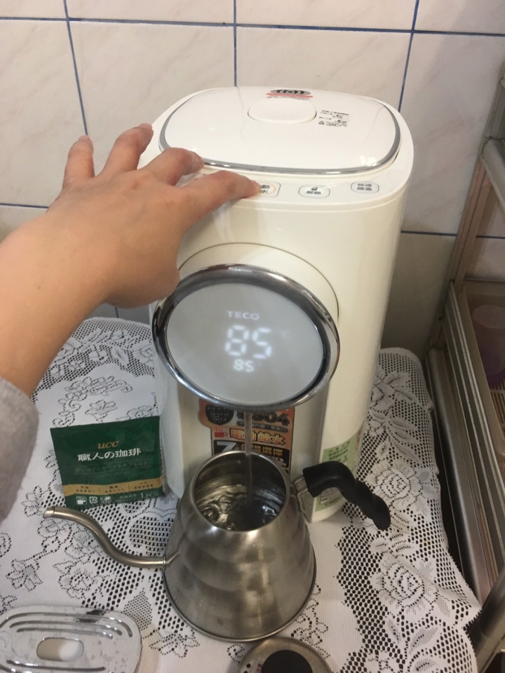 [開箱]東元TECO 5L簡約美型 智能溫控 熱水瓶 YD5201CBW
