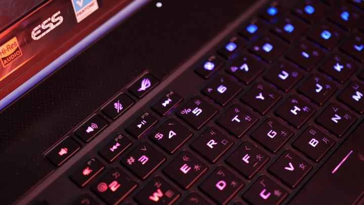 [圖+影] ASUS ROG Zephyrus S GX502 使用心得  -  輕便與效能兼具