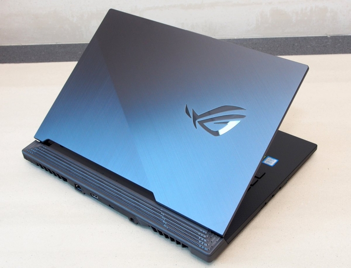 行動軍火庫 ASUS ROG STRIX SCAR III 電競筆電