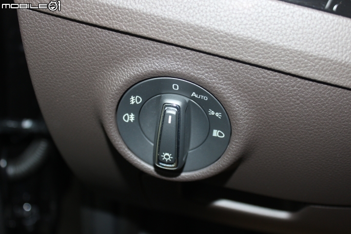 2019 SKODA SUPERB COMBI L&K 交車兼開箱 (內有正妹)